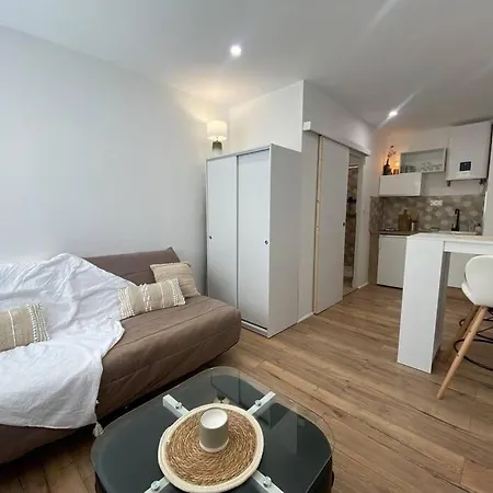 Mon Petit A La 格吕桑