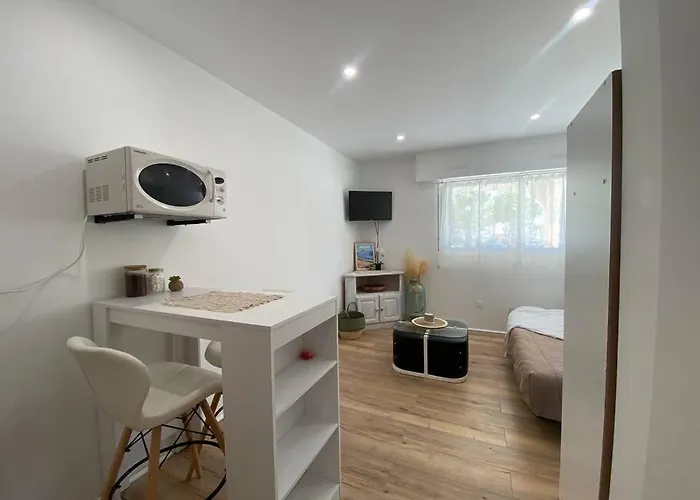 Mon Petit A La Апартаменты Груиссан