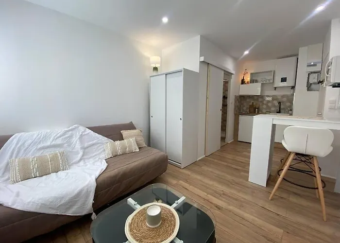 Mon Petit A La Груиссан